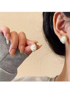 Gold Pearl Stud Earrings - Women Makeup Accessory in White